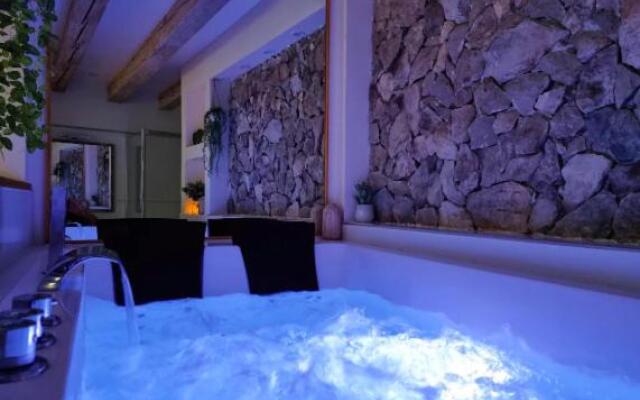 Majord'Home Spa 4* - Le Bonbon -Cœur Vieille Ville