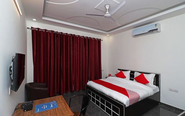 OYO 28576 Laxmi Residency