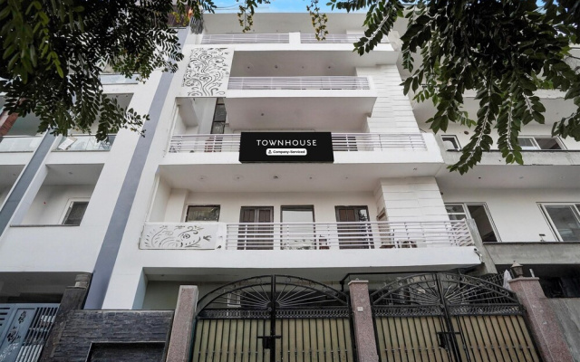 Classic With Balcony Huda Market Sector 46
