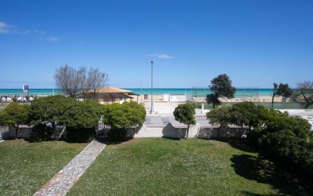 M24 - Marcelli, trilocale con terrazzo fronte mare