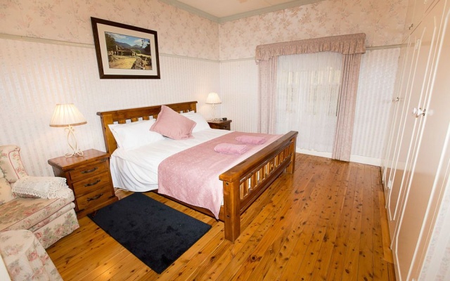 Carawatha Gardens – Guest Rooms – Bright