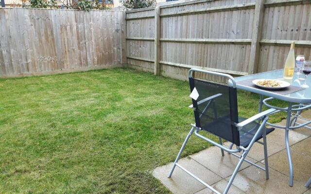 2 double rooms available in 3 bedroom house
