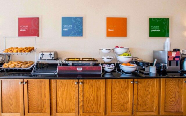 Comfort Inn & Suites Greenville I-70