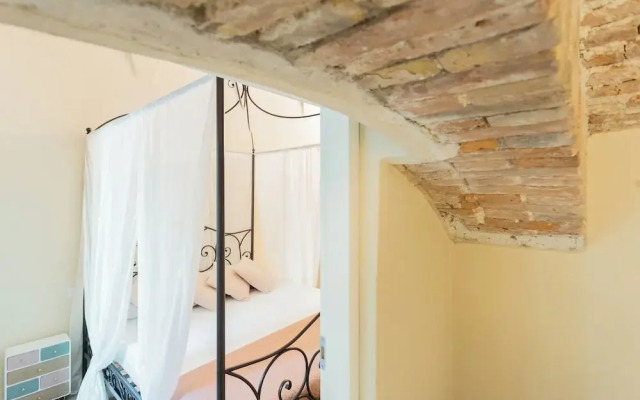 Romantic Escape City Centre With Jacuzzi & Parking