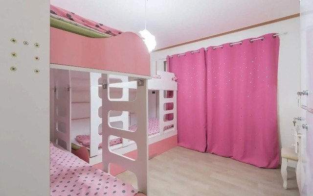 Nanu Guesthouse Pink Female Only (только для женщин)