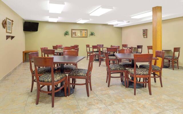 Super 8 By Wyndham St. Clair Mo