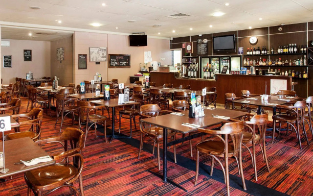 Upper Ross Hotel