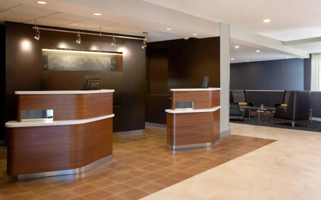 Courtyard By Marriott Palm Springs