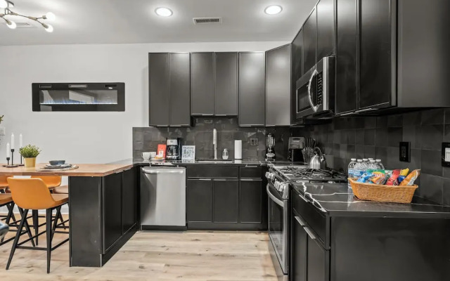 Prime City Condo Parking + Skyline Views