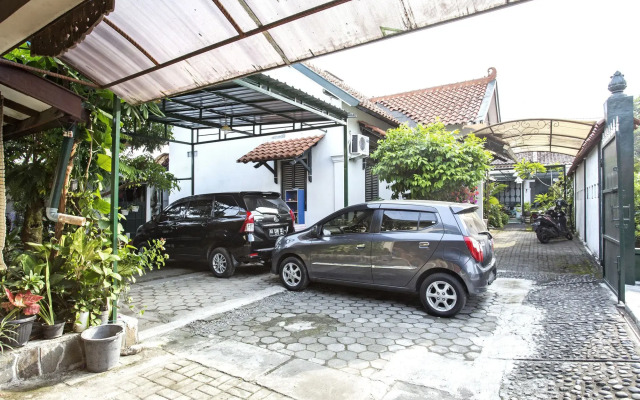 RedDoorz near Adisucipto Airport