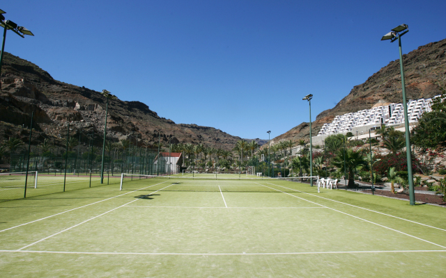 LIVVO Lago Taurito Hotel & Aquapark