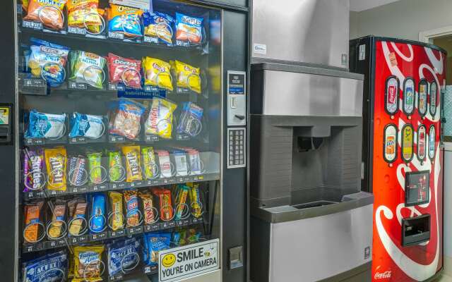 Studio 6 Duluth, GA - Near Gas South District