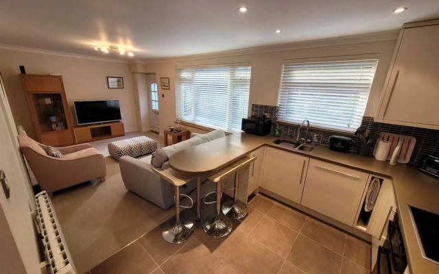 The Mumbles - Bungalow - 2 Bedrooms - Pet Friendly