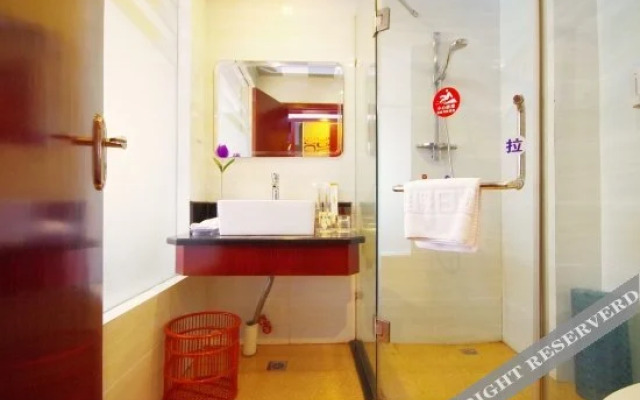 Waitan Holiday Hotel