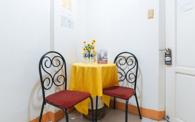 RedDoorz near East Avenue Medical Center