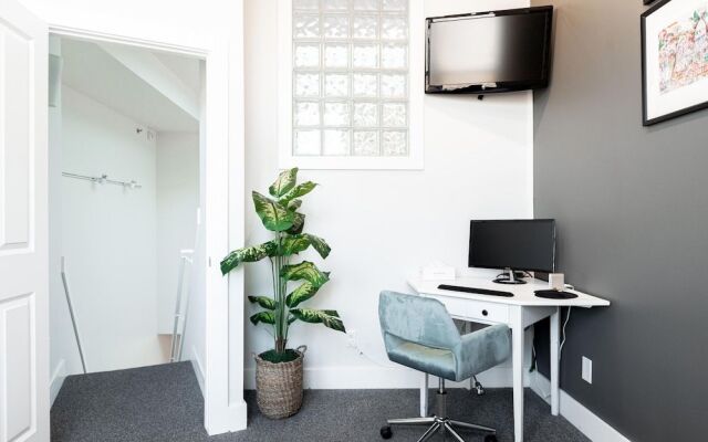 Chic City Park Home Rooftop Deck Views