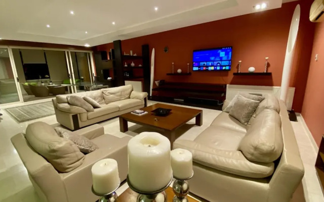 Hallmark Beach Apartment