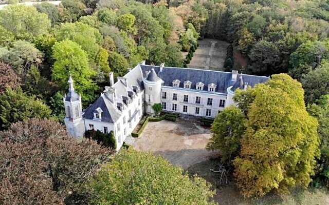 Chateau De Charnizay
