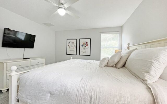 American Dream 6 Bedroom Home by RedAwning