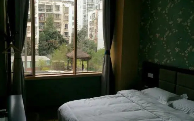 Guangyuan Lizhou Dexu Business Hotel