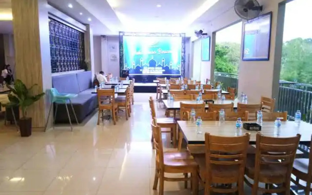 Amazing Riverside Hotel