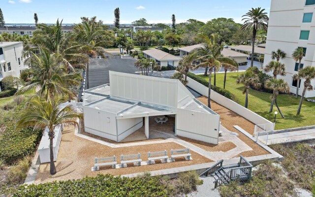 Serenity On Sutton 2 Bedroom Townhouse by RedAwning