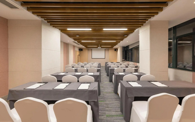 Atour X Hotel Longhua Dalang Business Center