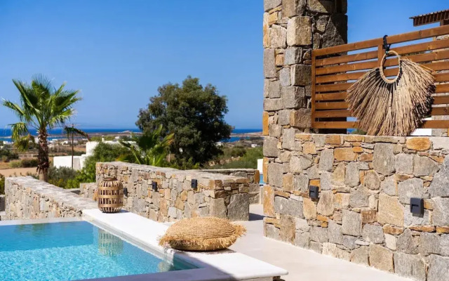 Kouros Blanc Resort & Suites