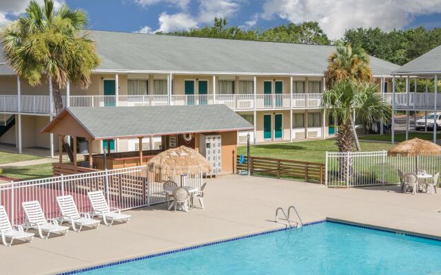 Super 8 by Wyndham Biloxi