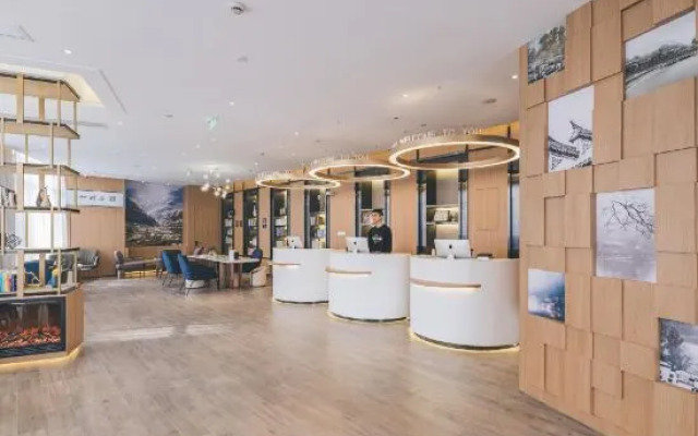 Shanghai Jiading Jiangqiao Jiayi Road subway station Atour Hotel