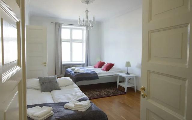 2ndhomes Stunning Top Floor Residence with 2BR & Sauna