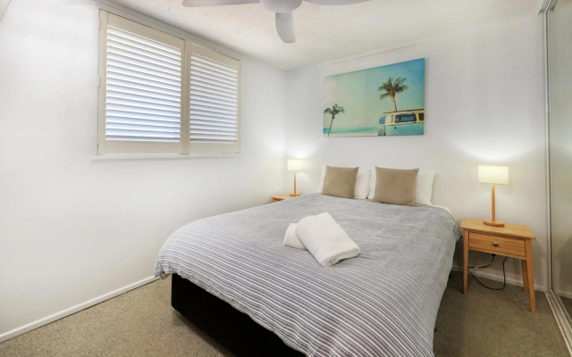 Merrima Court Holidays – Guest Rooms – Kings Beach