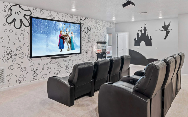 Upstay - 31-guest Home w Pool-hot Tub-cinema-games