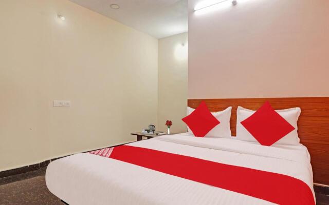 OYO Flagship 806332 Sai Mansion