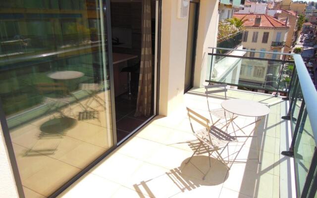 3 Bedrooms, 3 bathrooms central Cannes Lecerf 411