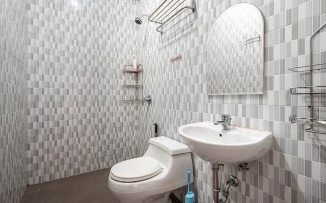 RedDoorz @ Mega Indah Villa Estate G16