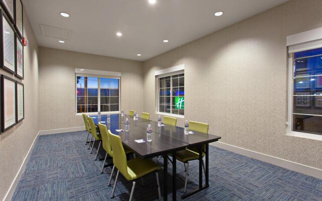 Holiday Inn Express Hotel & Suites Oakland-Airport by IHG