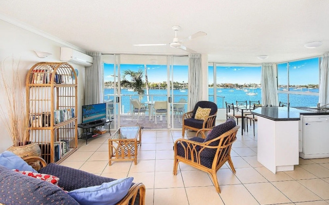 Amazing Waterfront Views Sunshine Coast H330