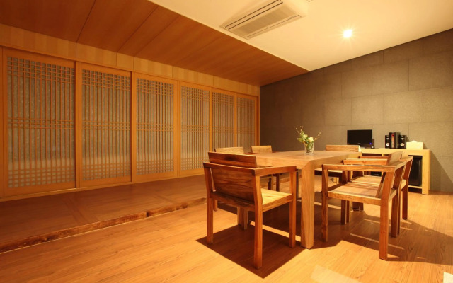 Yuwon Hotel