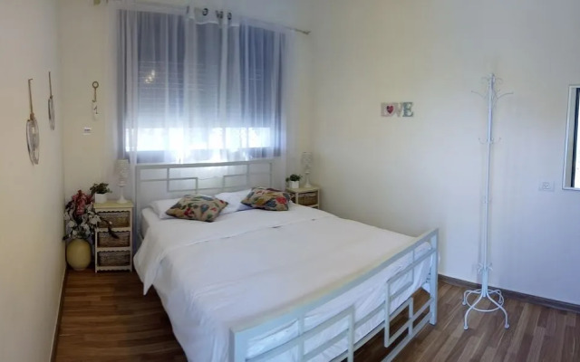 Hen Chalet & Suites in Had Nes