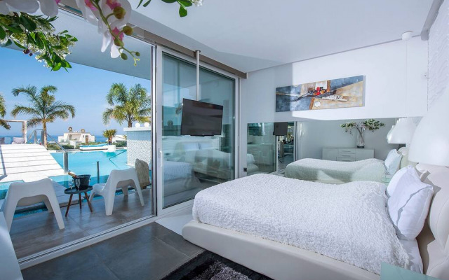 Amazing 4 bedroom villa very close to the beach