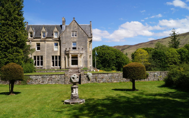 Glengarry Castle Hotel