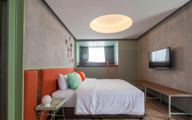 Samsen Street Hotel