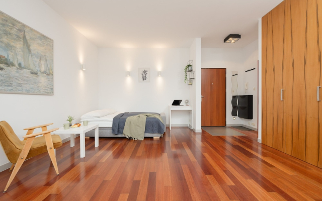 Spacious Studio & Parking by Renters
