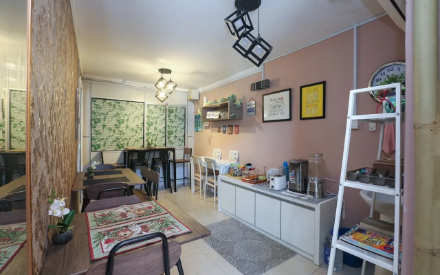 SPOT ON 89796 D'noor Budget Inn