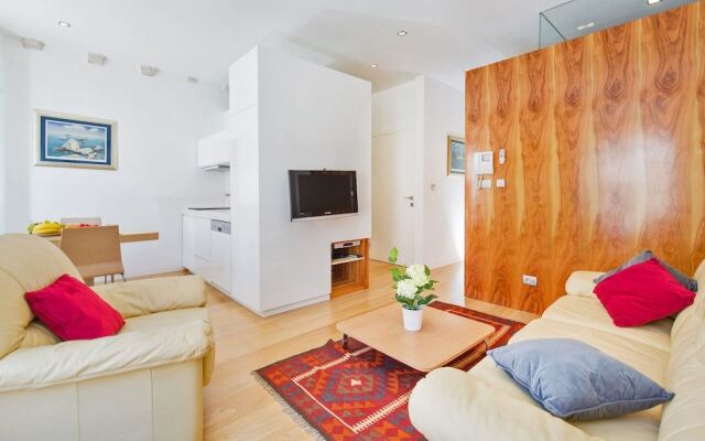 The View Apartment by Irundo