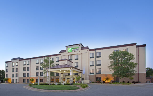 Holiday Inn Express Hotel & Suites Minneapolis-Minnetonka, an IHG Hotel