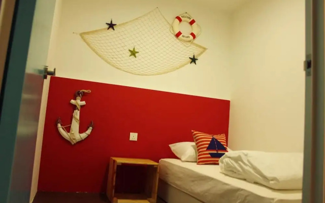 Roof Talk Theme Hostel