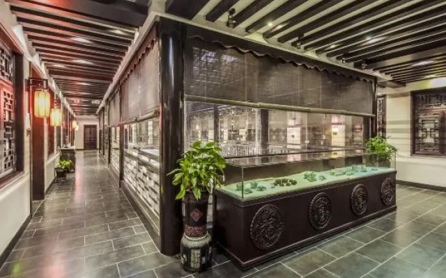 Shangsu Yuehulou Inn (Yueyang Building Scenic Area)