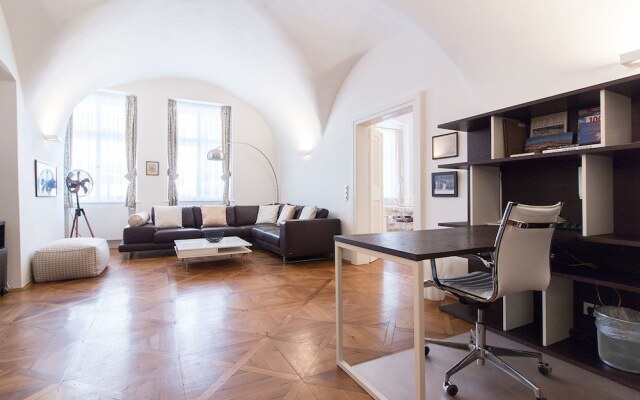 The Bulletproof Apartment by easyBNB